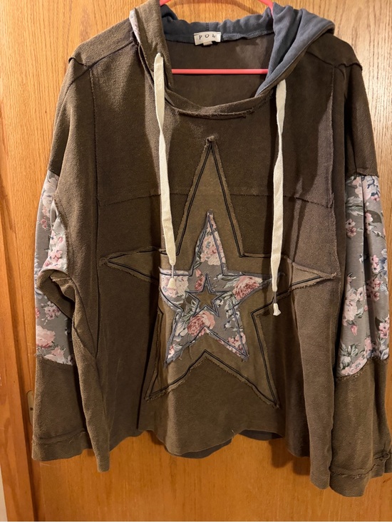 POL Tops - POL Olive Green Star Hoodie with Floral Accent